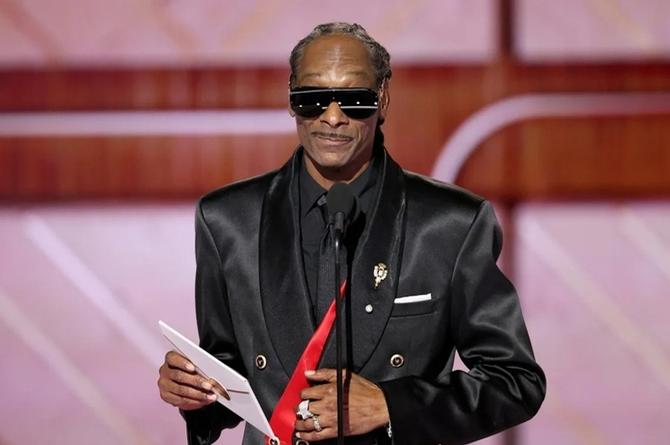Rapero Snoop Dogg llega dr0gad0 a entrega de premios ¡Y lo censuran! (+video)