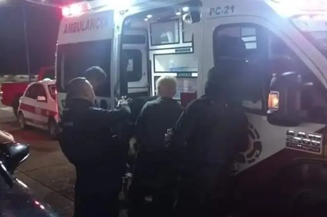 En Veracruz: Iban hasta las chanclas, se estrellan y el amigo los abandona malheridos