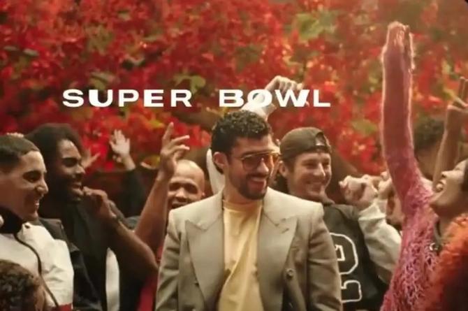 ¡Ay que rica probadita! Bad Bunny da un adelanto de su show en el Super Bowl (+video)