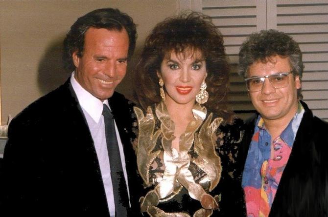 Olga Breeskin revela que Julio Iglesias le tocaba los pechos 'para saludarla' (+video)