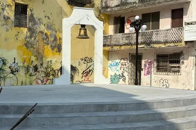 ¡Se quejan! Usan la Plazuela de la Campana de Veracruz para 'cuchiplanchar'