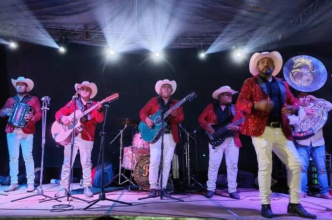 Rebelión Norteña encuentra en casa de empeño de Acayucan sus instrumentos robados (+video)