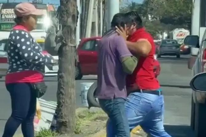 ¡Que chacales! Se agarran a golpes en avenida de Veracruz (+video)