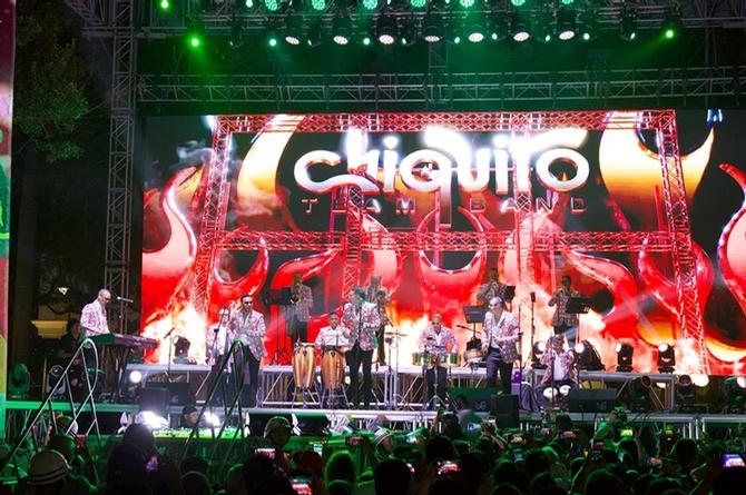 Chiquito Team Band pone a bailar a miles en el Entierro de 'Juan Carnaval'