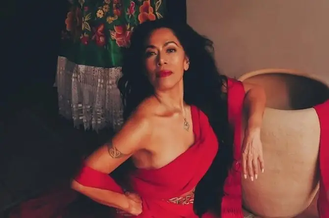 Lila Downs le entra a la cumbia y lanza 