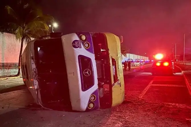 ¡Qué pdo con este chofer! Traía jiribilla de locos, se aventó su maroma y acabó volcado en Veracruz