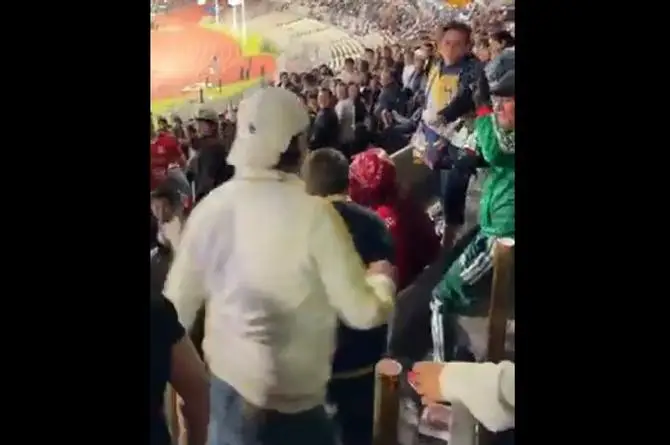 ¡No saben perder! Otro pleito entre aficionados del fútbol (+video)