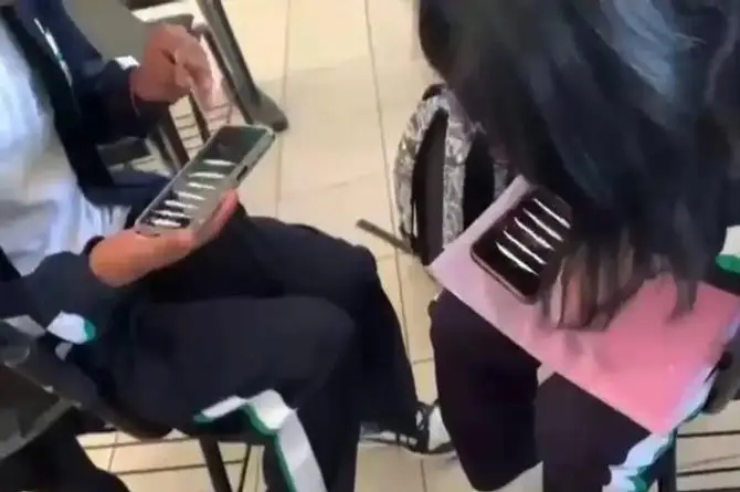 ¡Háganme el refabrón cavor! Chamacos de prepa cambian los libros por la "polveada"