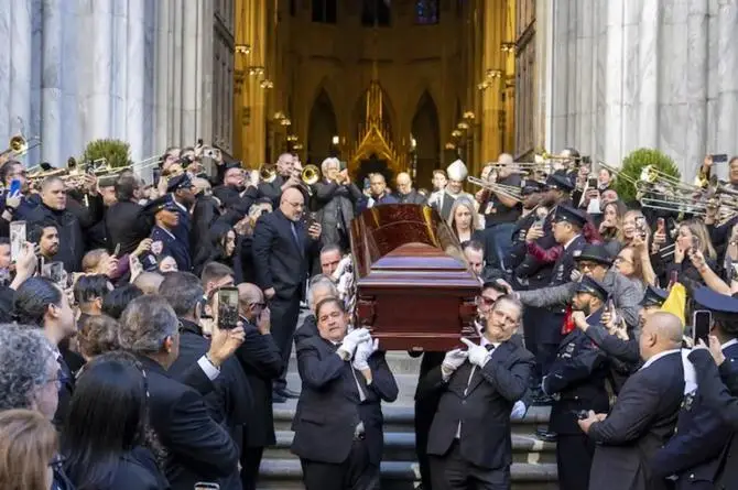 ¡Salsa y aplausos! Willie Colón ya descansa en paz (+fotos)