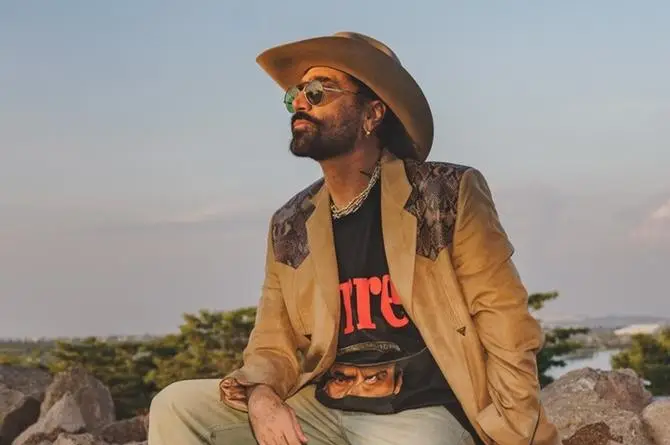 ¡De los escenarios a la pasarela! Alejandro Fernández lanza marca de ropa