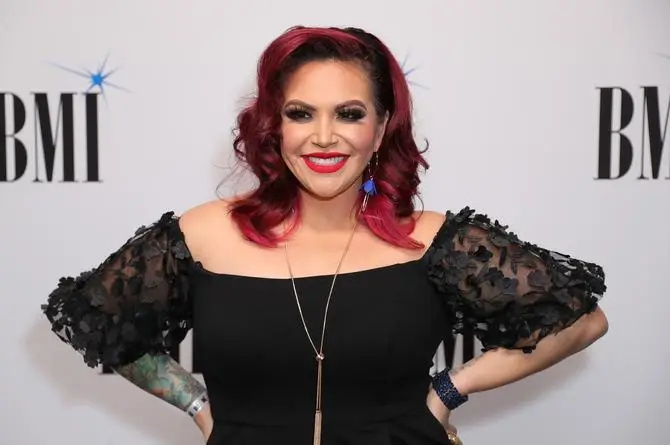 Jacqie Rivera lanza “Completamente Yo”, la canción más íntima de su carrera 