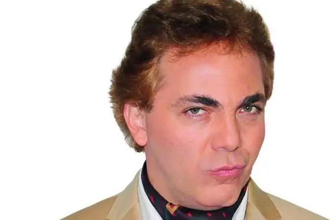 Cristian Castro está por terminar la preparatoria y ya planea ir a la universidad