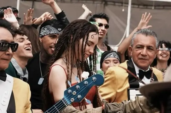 Belinda y Los Ángeles Azules graban video para el Mundial de Futbol 2026