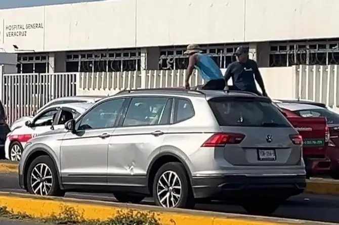 ¡Chacales! Sujetos agreden a una adulta mayor en calles de Veracruz (+video)