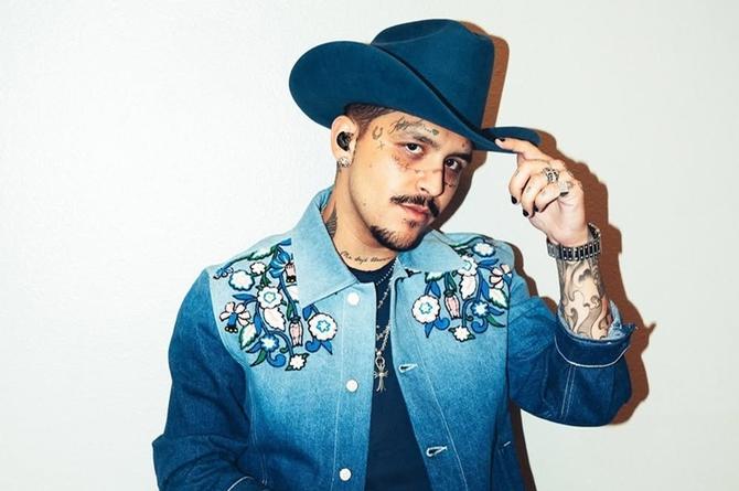 Documento revela que ¡Christian Nodal no es dueño de su nombre! 