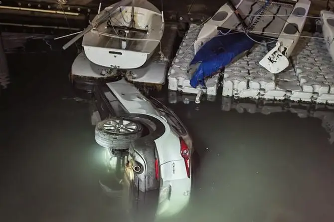 ¡De película! Cae con todo y camioneta al mar en Veracruz (+videos/fotos)