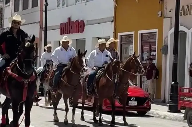 ¡3 mil caballos llegarán a Veracruz! Checa la ruta para que no "relinches" del coraje por el tráfico