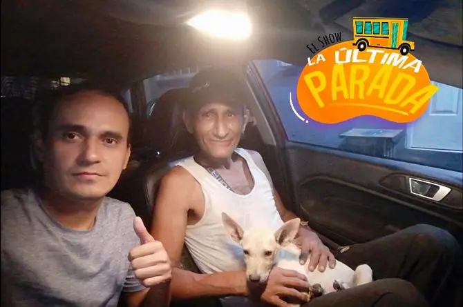 La Machis enseña el perrito en la ultima parada 
