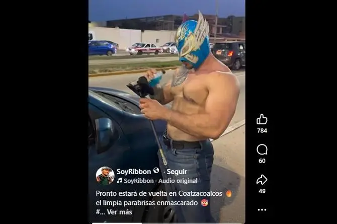 ¡Mamado y tatuado! Musculoso limpiaparabrisas en Veracruz enciende las redes (+video)
