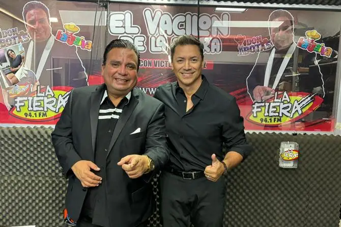 Gustavo Lara se come la dona de Víctor Sánchez ¡Y lo invita a su concierto!
