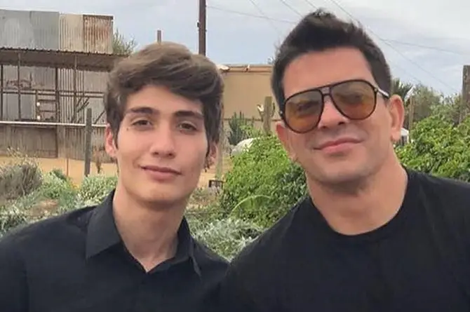 Tristán, hijo de Yahir, comparte emotiva fotografía junto al cantante y conmueve con mensaj