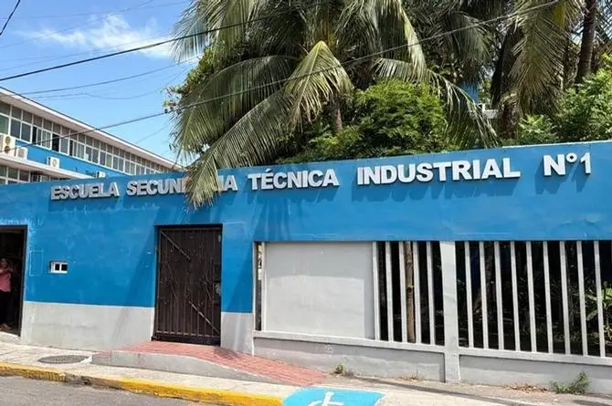 Zafarrancho en secundaria de Veracruz ¡Hubo hasta huevazos!
