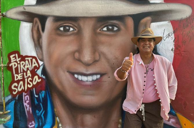 Montalvo “El Pirata de la Salsa” firma el mural que eterniza su leyenda salsera (+fotos)