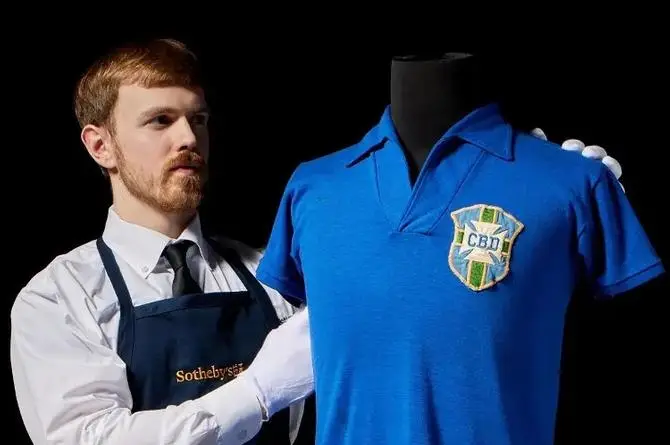¡Rompe el cochinito! Subastarán histórico jersey de Pelé