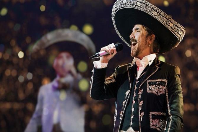 Alejandro Fernández y la condición que habría puesto para cantar el Himno Nacional 