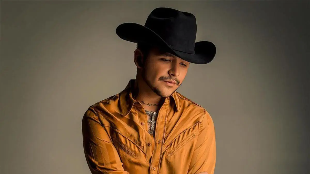Christian Nodal buscaría recuperar el control de su carrera y podría demandar a su papá!