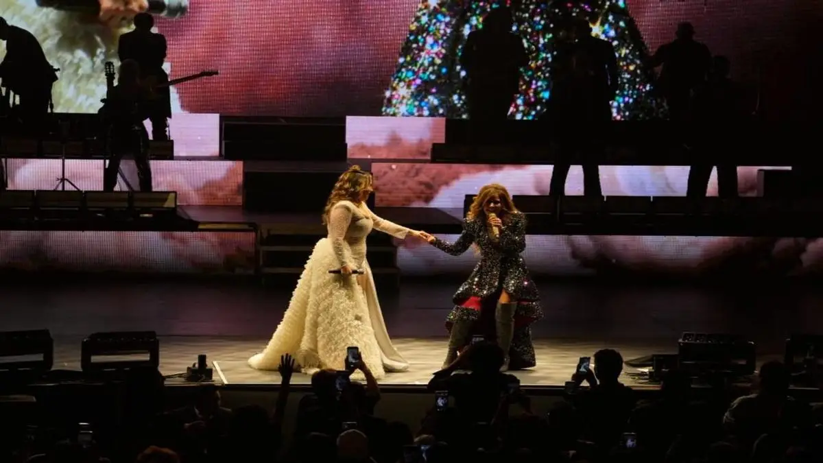 Hijas de Jenni Rivera aparecen en el concierto de la Trevi 