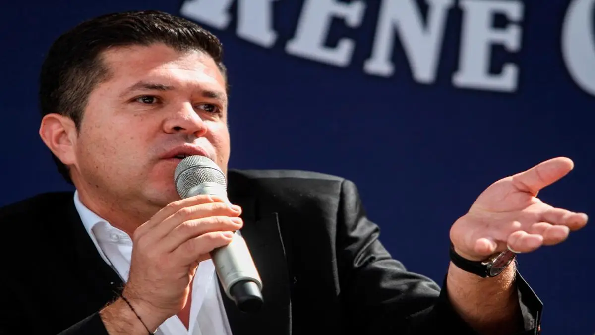 Jorge Medina lanza críticas a La Arrolladora y desata respuesta de sus vocalistas