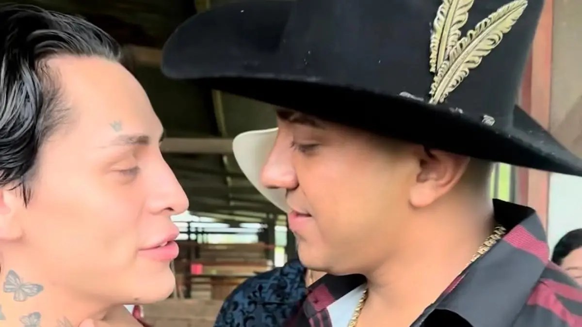 En reunión en el rancho dos famosos terminan dándose apasionado beso 