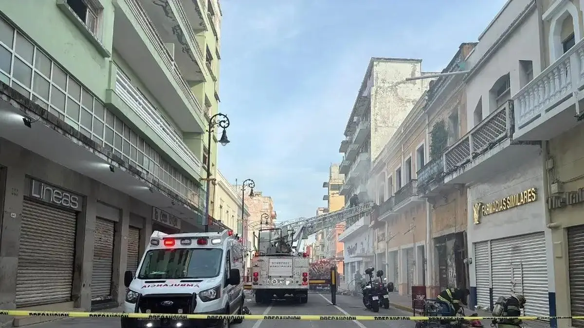 Arde zapatería en el centro de Veracruz