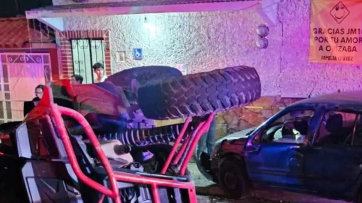 Joven de Orizaba choca su Razer con otros vehiculos