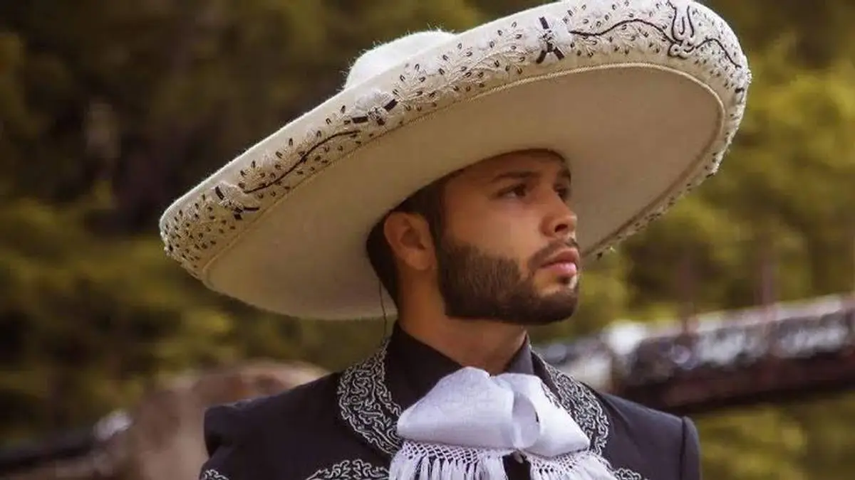 El momento de tensión que vivió Leonardo Aguilar en el aeropuerto