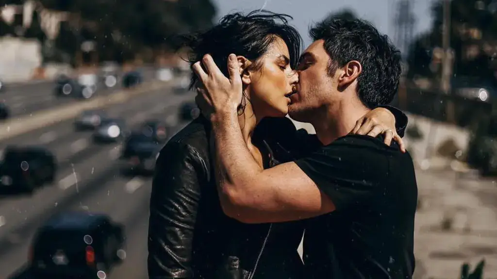 ¿Recalentado? tremendo beso entre Mau Ochman y Aislinn